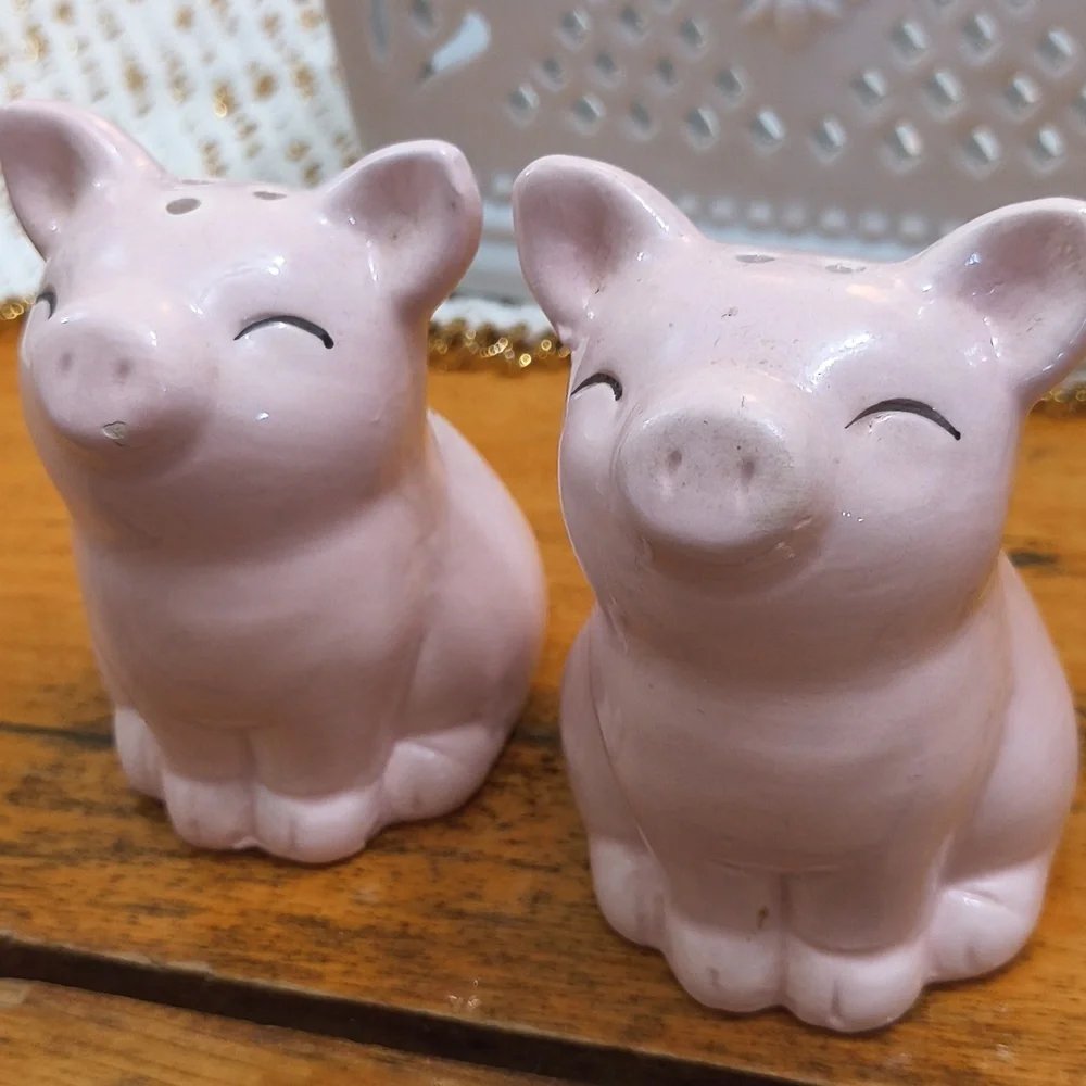 Vintage Charming Pink Pig Salt and Pepper Shakers Cottagecore Farm